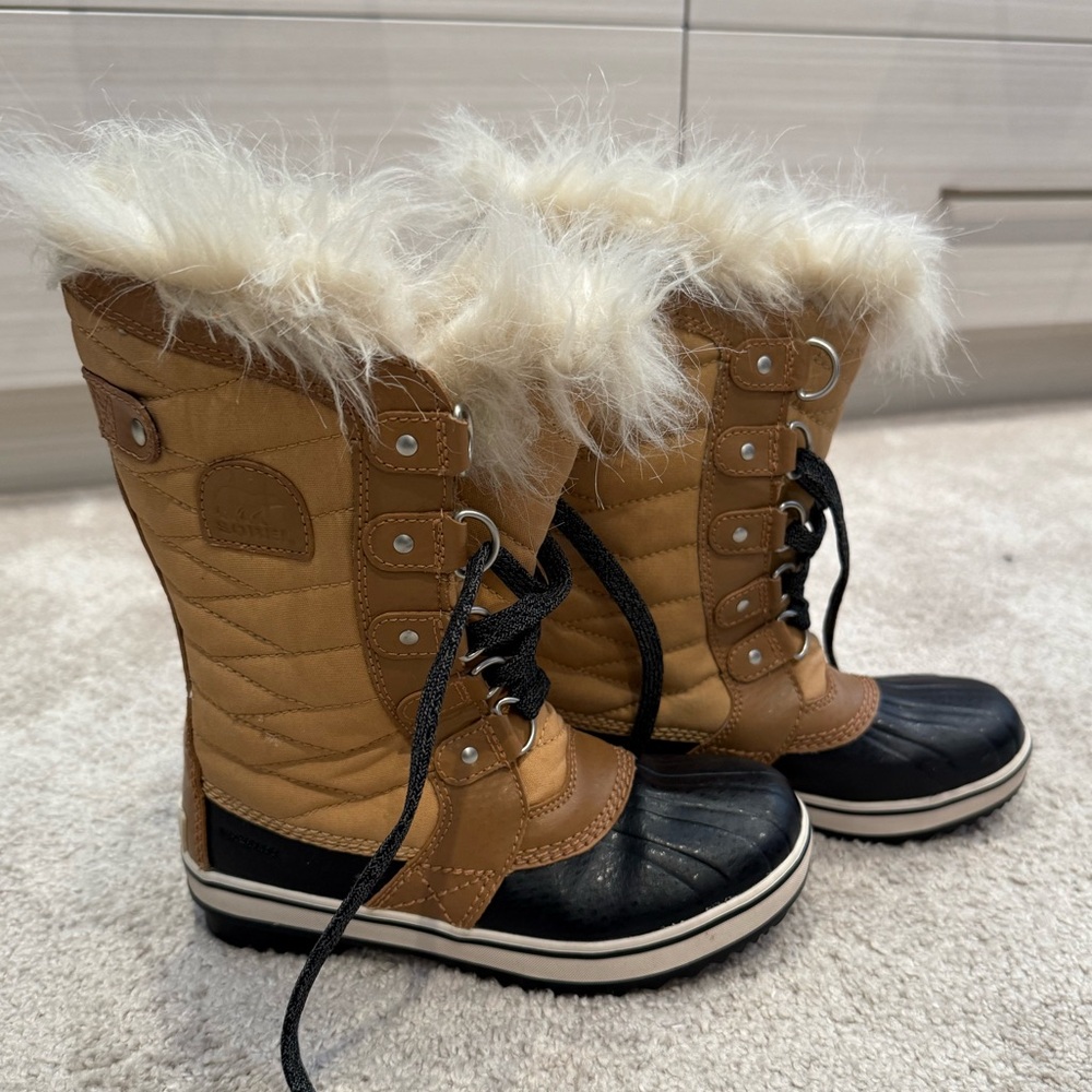 Sorel girls boots EUC